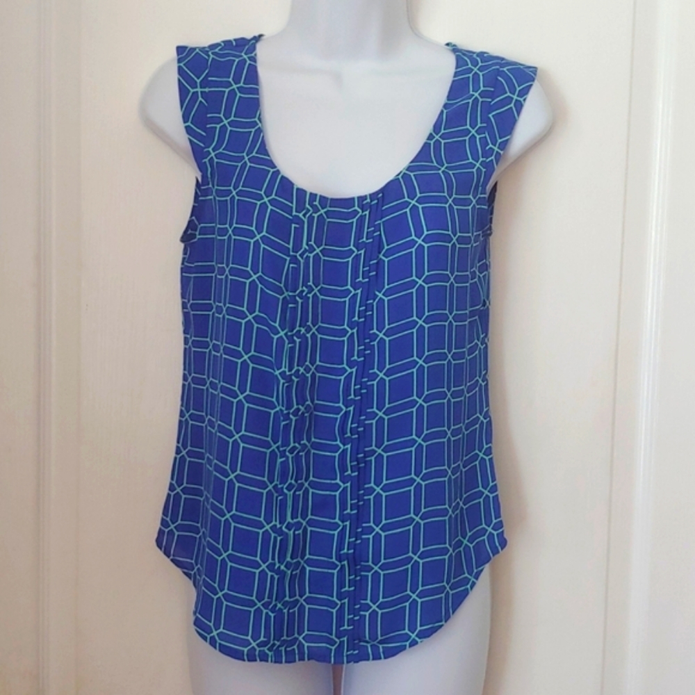 Candie's Ruffle front Sleeveless Accent Shell. Keyhole Back. Size XS